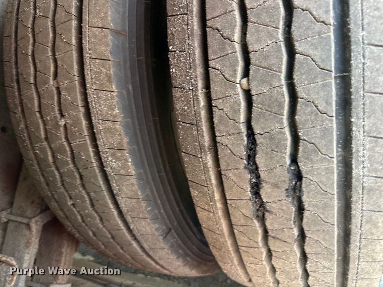 image for item EJ7061 2004 GMC  W5500 street sweeper truck