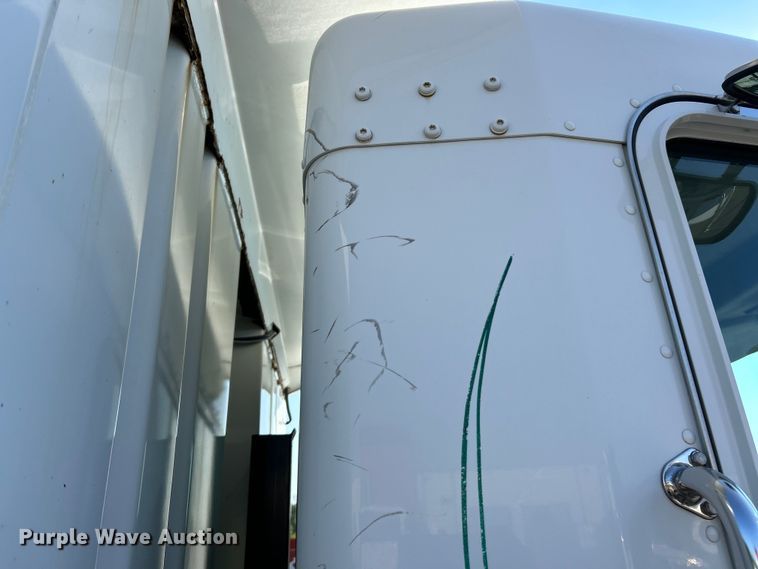 image for item EK4916 2008 Kenworth  T300 dump truck