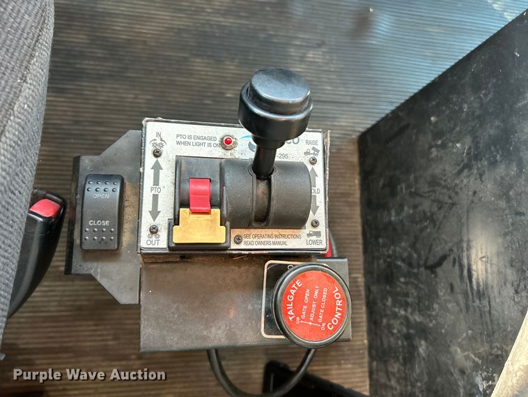 image for item EK4916 2008 Kenworth  T300 dump truck