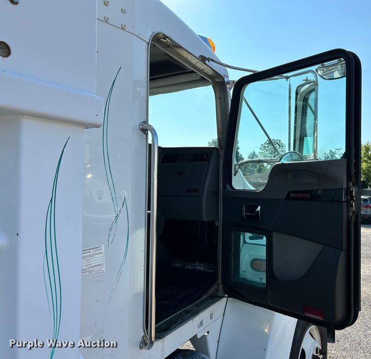 image for item EK4916 2008 Kenworth  T300 dump truck