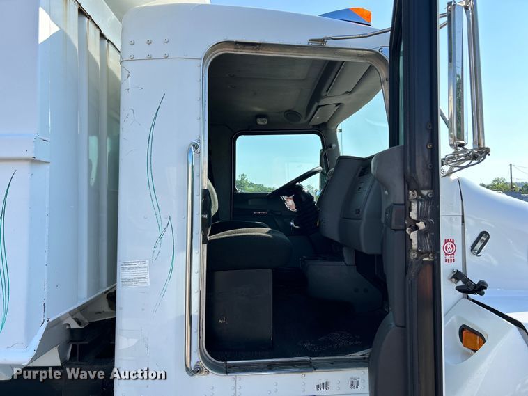 image for item EK4916 2008 Kenworth  T300 dump truck