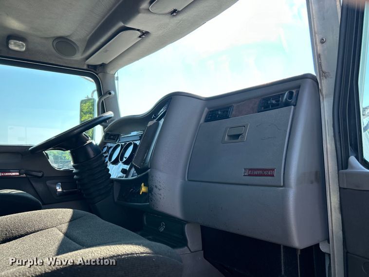 image for item EK4916 2008 Kenworth  T300 dump truck