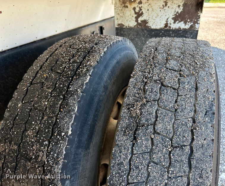 image for item EK4916 2008 Kenworth  T300 dump truck