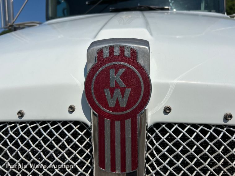 image for item EK4917 2005 Kenworth  T300 dump truck