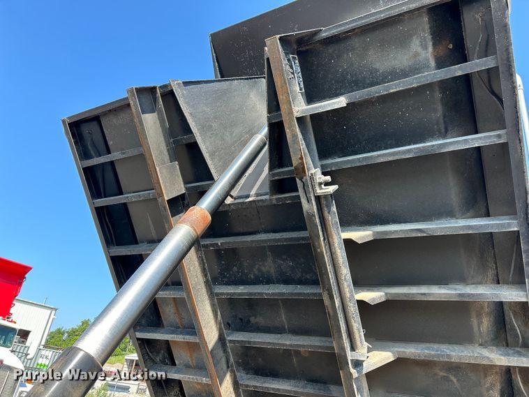 image for item EK4917 2005 Kenworth  T300 dump truck