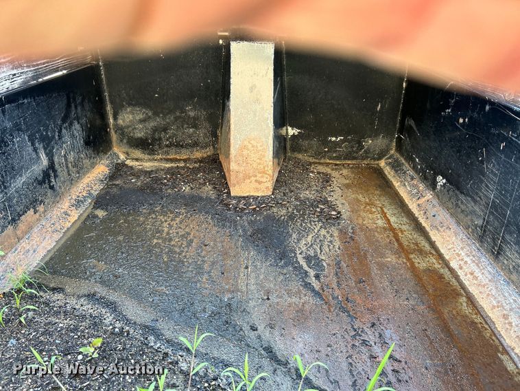 image for item EK4917 2005 Kenworth  T300 dump truck