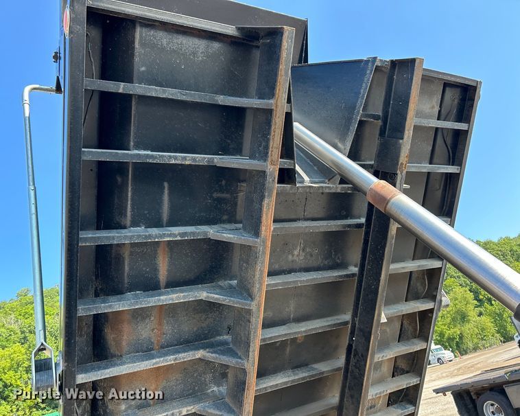 image for item EK4917 2005 Kenworth  T300 dump truck