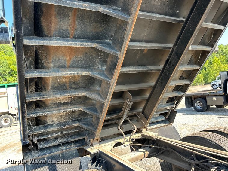 image for item EK4917 2005 Kenworth  T300 dump truck