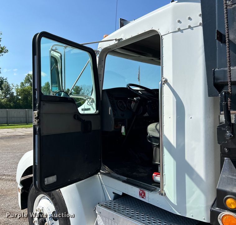 image for item EK4917 2005 Kenworth  T300 dump truck