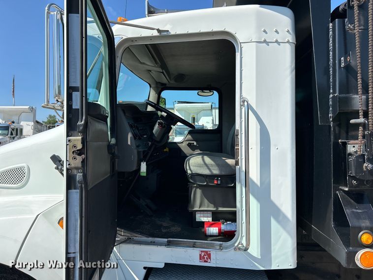 image for item EK4917 2005 Kenworth  T300 dump truck