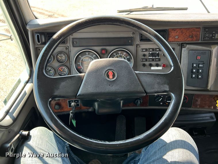 image for item EK4917 2005 Kenworth  T300 dump truck