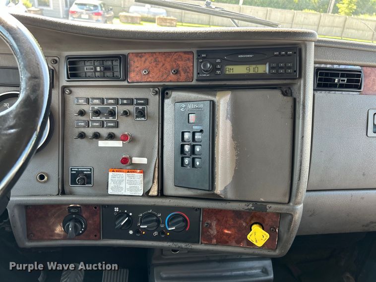 image for item EK4917 2005 Kenworth  T300 dump truck