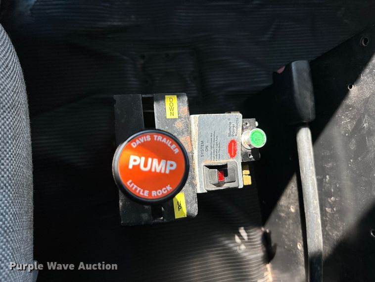 image for item EK4917 2005 Kenworth  T300 dump truck