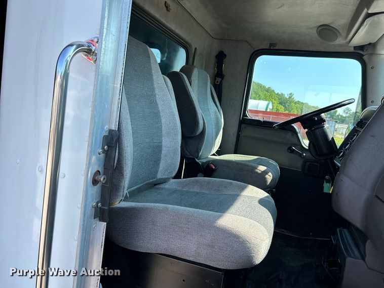 image for item EK4917 2005 Kenworth  T300 dump truck