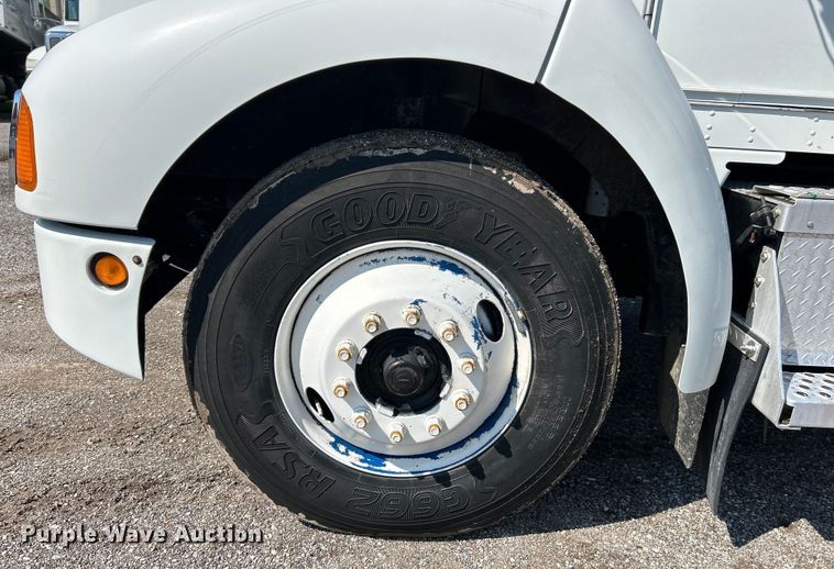 image for item EK4917 2005 Kenworth  T300 dump truck