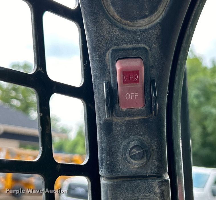 image for item EK4927 2017 Bobcat T590 tracked skid steer loader