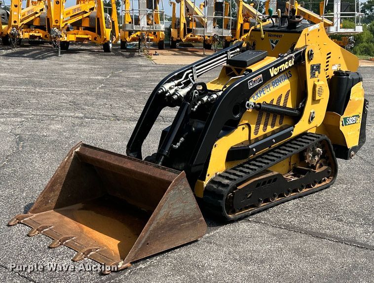 image for item EK4928 2021 Vermeer  S925TX compact utility loader