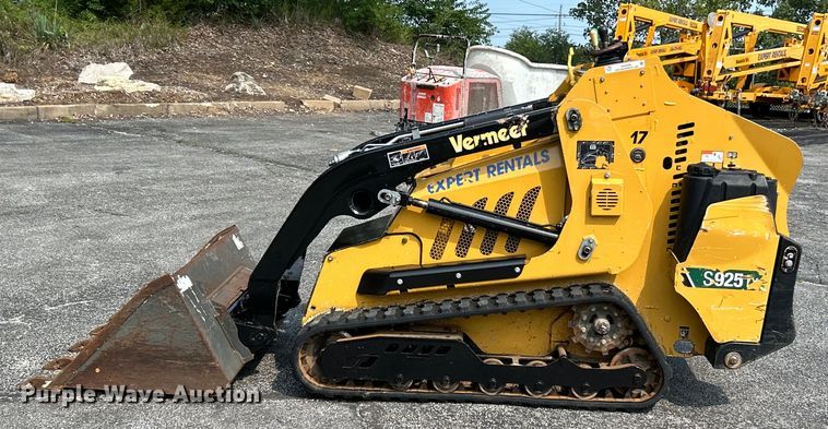 image for item EK4928 2021 Vermeer  S925TX compact utility loader