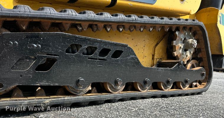 image for item EK4928 2021 Vermeer  S925TX compact utility loader