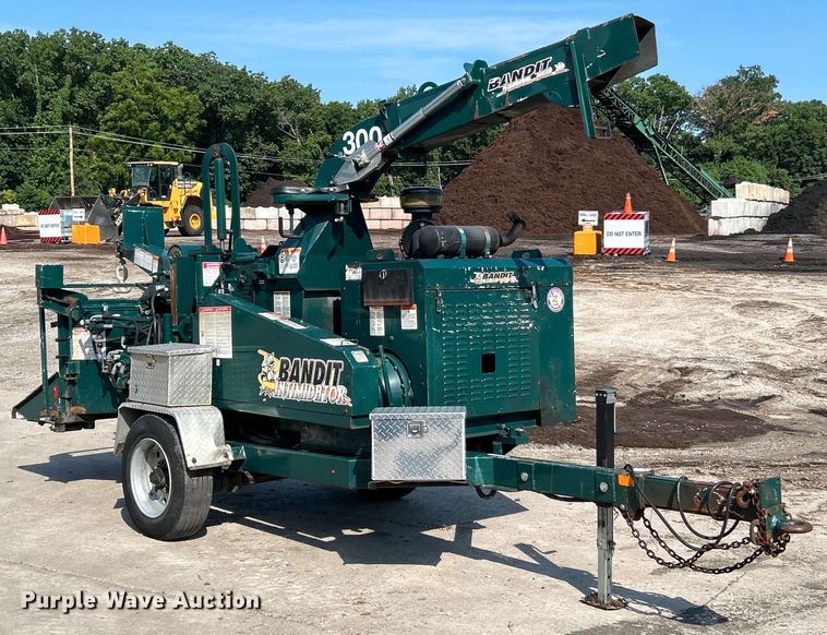 image for item EK4962 2014 Bandit  Intimidator 1390XP wood chipper