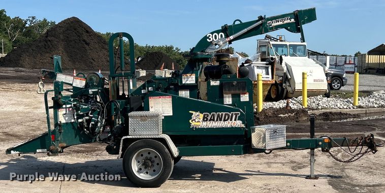 image for item EK4962 2014 Bandit  Intimidator 1390XP wood chipper