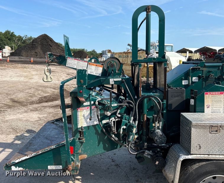 image for item EK4962 2014 Bandit  Intimidator 1390XP wood chipper