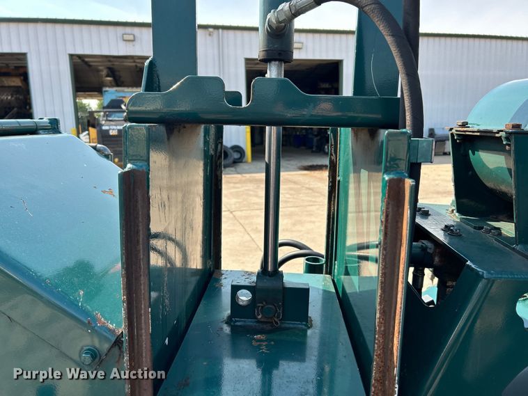 image for item EK4962 2014 Bandit  Intimidator 1390XP wood chipper