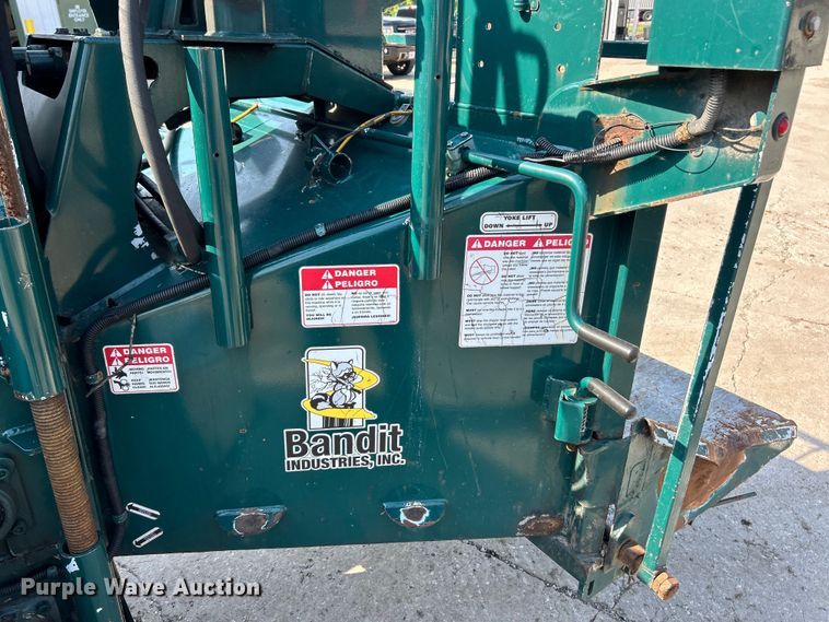 image for item EK4962 2014 Bandit  Intimidator 1390XP wood chipper