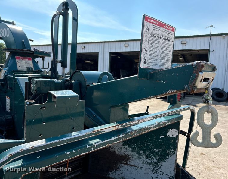 image for item EK4962 2014 Bandit  Intimidator 1390XP wood chipper