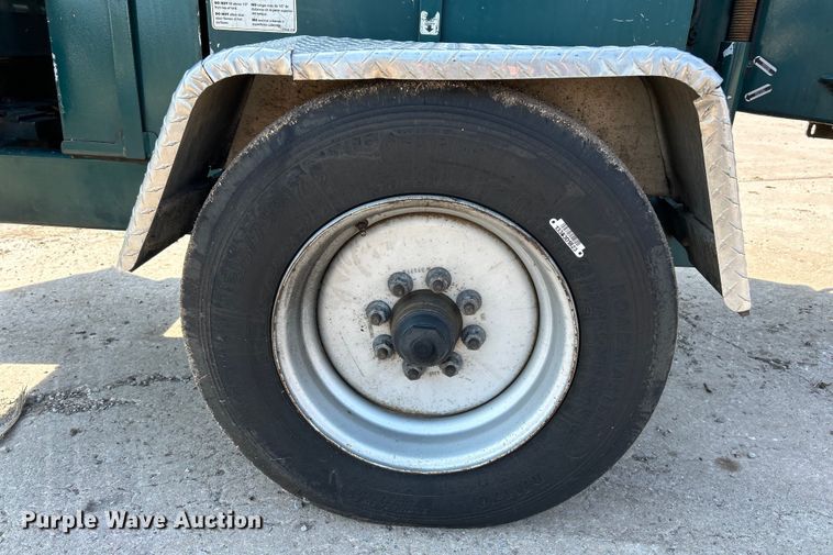 image for item EK4962 2014 Bandit  Intimidator 1390XP wood chipper