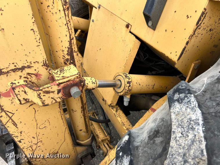 image for item EK4964 1996 John Deere  482C forklift