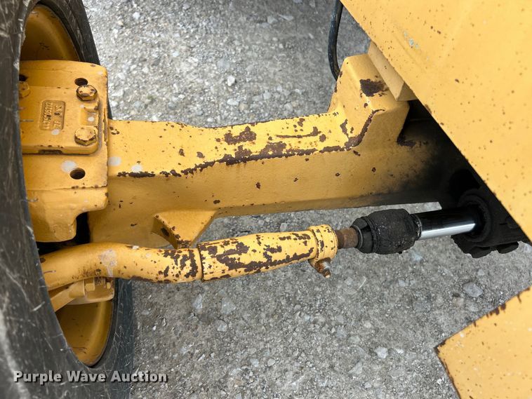 image for item EK4964 1996 John Deere  482C forklift