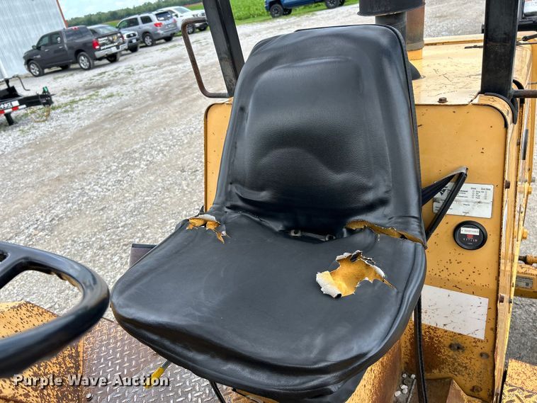 image for item EK4964 1996 John Deere  482C forklift