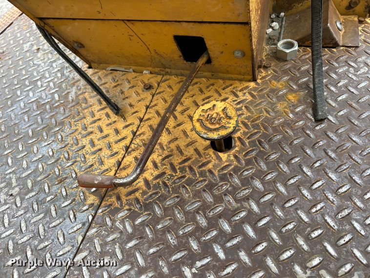 image for item EK4964 1996 John Deere  482C forklift