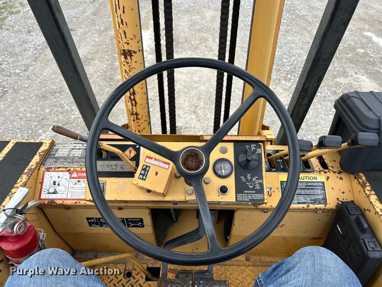 image for item EK4964 1996 John Deere  482C forklift