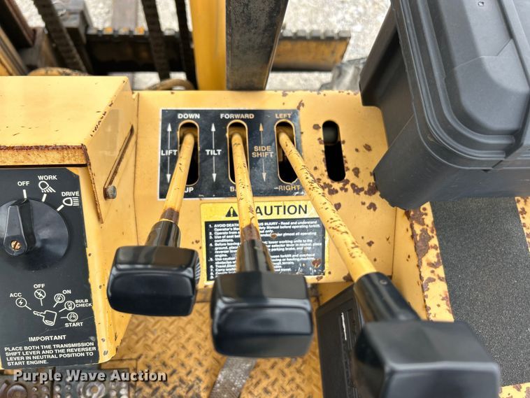 image for item EK4964 1996 John Deere  482C forklift