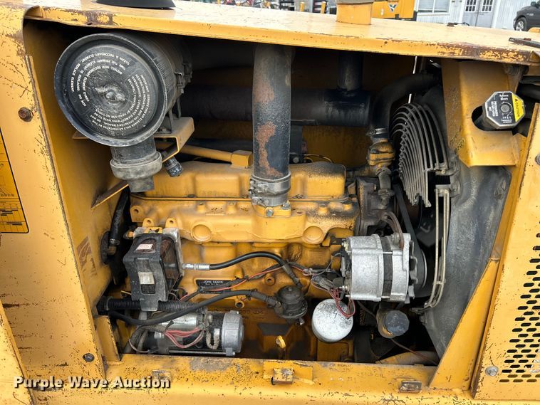 image for item EK4964 1996 John Deere  482C forklift