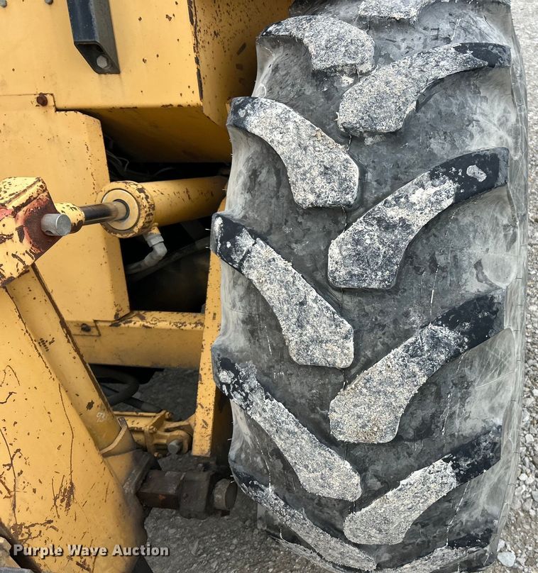 image for item EK4964 1996 John Deere  482C forklift