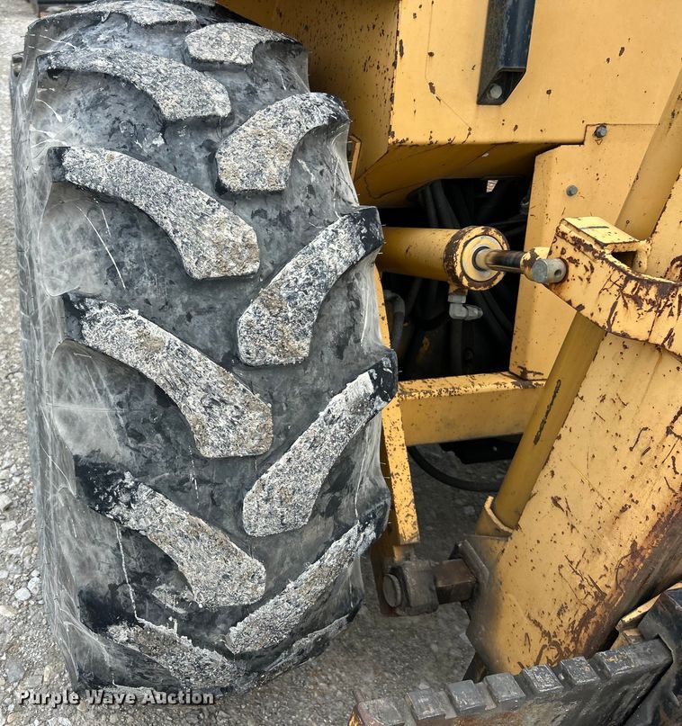 image for item EK4964 1996 John Deere  482C forklift