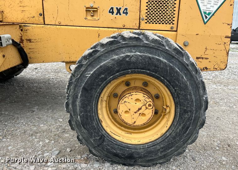 image for item EK4964 1996 John Deere  482C forklift