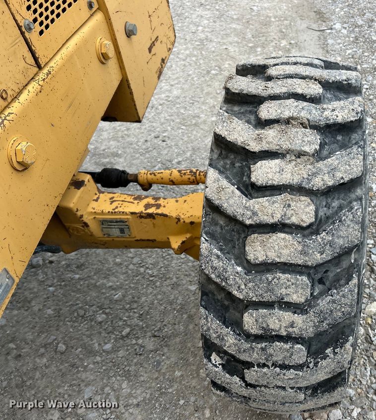 image for item EK4964 1996 John Deere  482C forklift