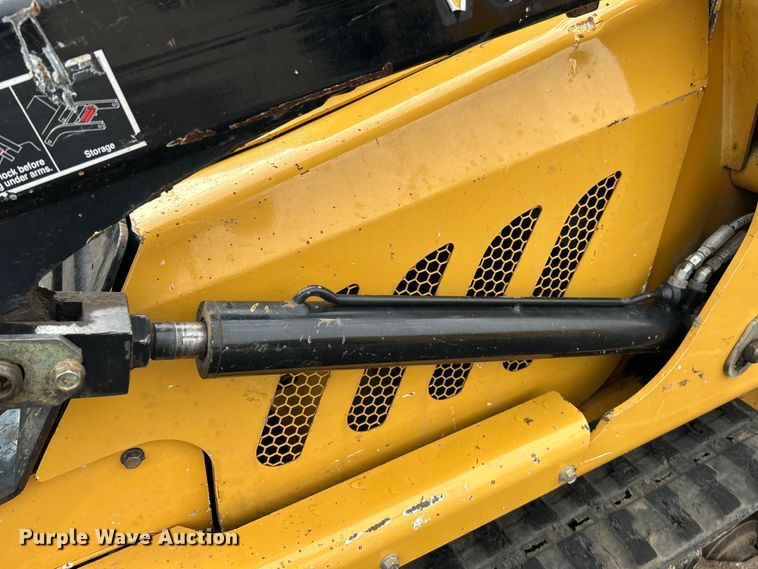 image for item EK4969 2015 Vermeer S725TX compact utility loader