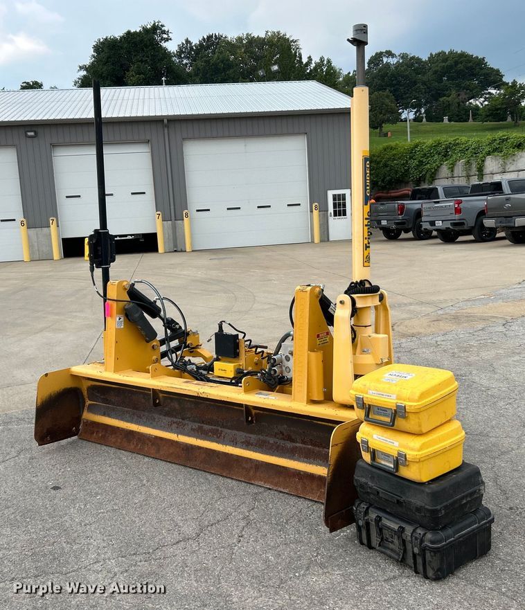 image for item EK4987 Hitch Doc skid steer box blade