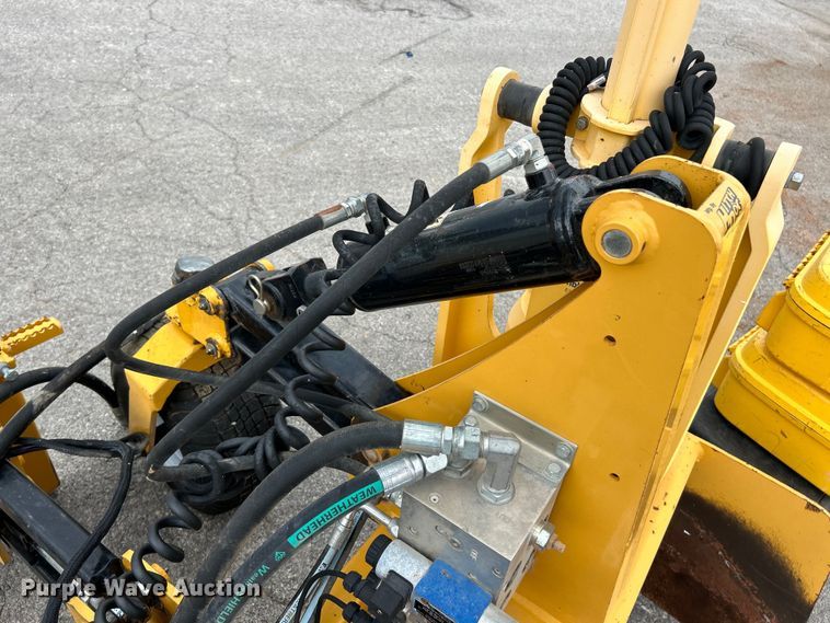 image for item EK4987 Hitch Doc skid steer box blade