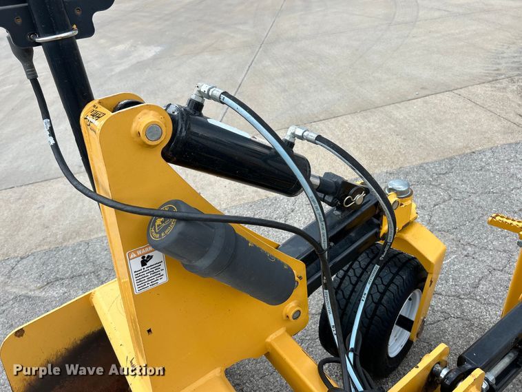 image for item EK4987 Hitch Doc skid steer box blade