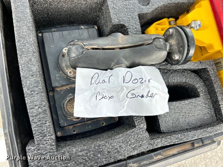 image for item EK4987 Hitch Doc skid steer box blade