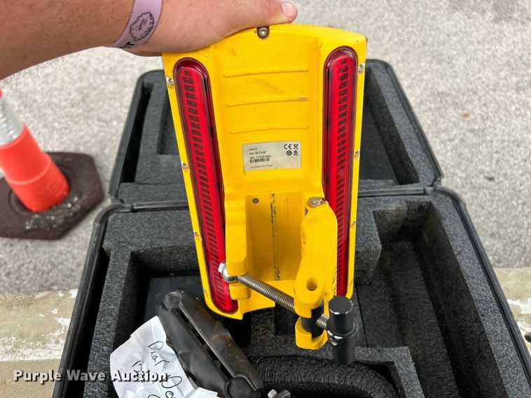 image for item EK4987 Hitch Doc skid steer box blade