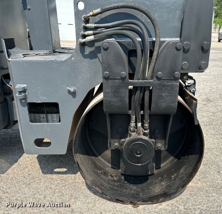 image for item EK4989 1993 Ingersoll Rand  DD-24 double drum vibratory roller