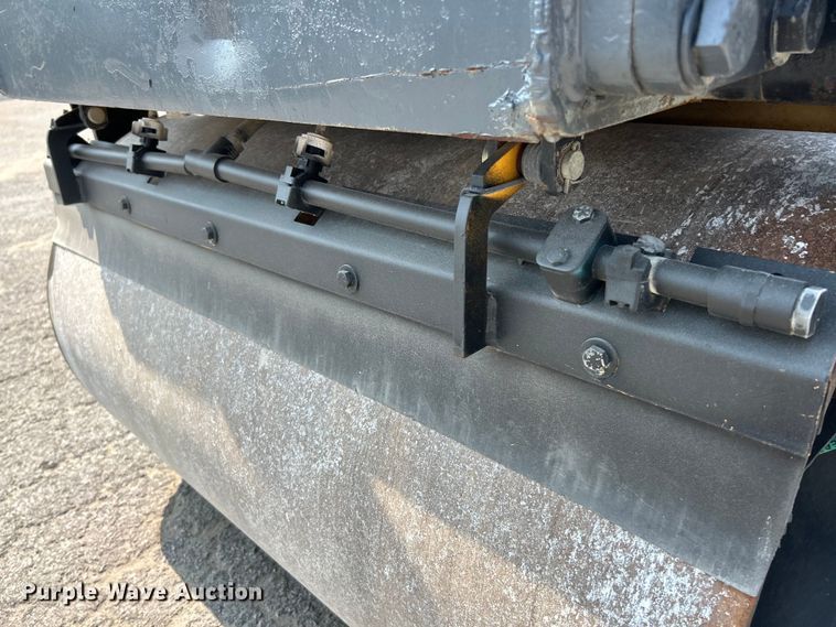 image for item EK4989 1993 Ingersoll Rand  DD-24 double drum vibratory roller