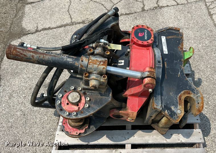 image for item EK4992 2015 Rototilt R4 quick coupler